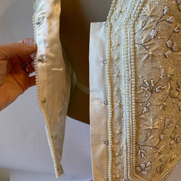 VINTAGE LIZ CLAIRBORN Beaded Embroidered Silk Vest Ivory Petite - Picture 8 of 14